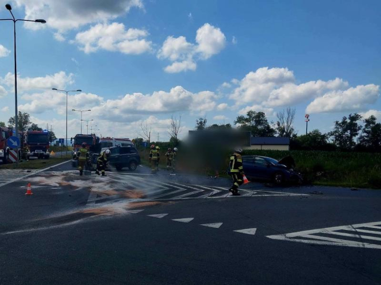 Zderzenie dwóch samochodów na skrzyżowaniu małej obwodnicy Ząbkowic Śląskich. LPR w akcji