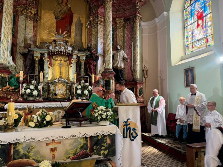 Po ponad 52 latach kapłaństwa i 18 latach w Stoszowicach ksiądz Marian Maluk przeszedł na emeryturę