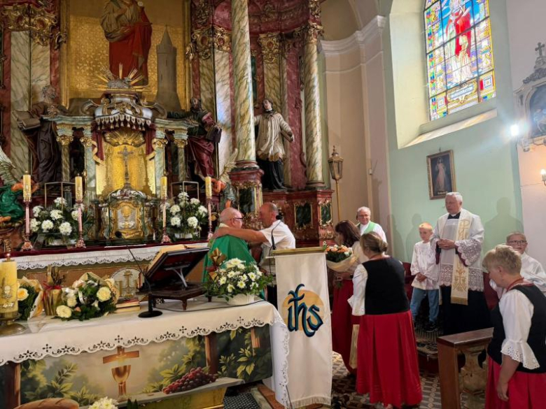 Po ponad 52 latach kapłaństwa i 18 latach w Stoszowicach ksiądz Marian Maluk przeszedł na emeryturę