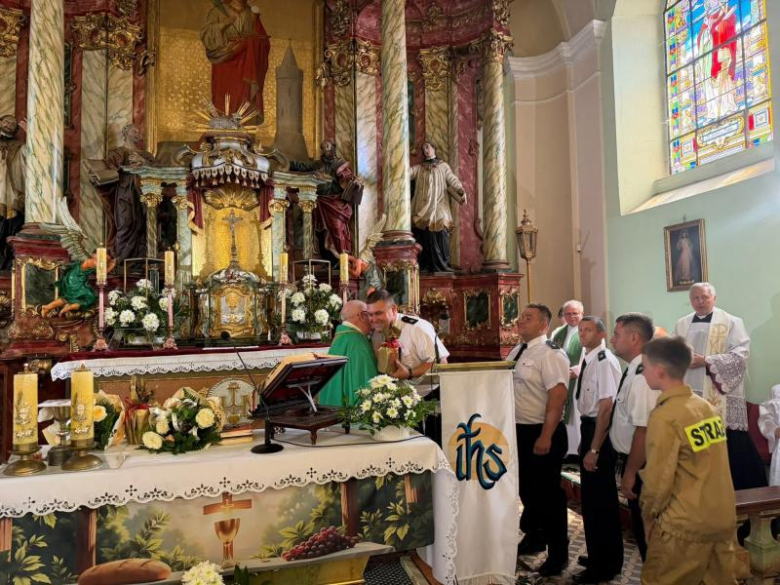 Po ponad 52 latach kapłaństwa i 18 latach w Stoszowicach ksiądz Marian Maluk przeszedł na emeryturę
