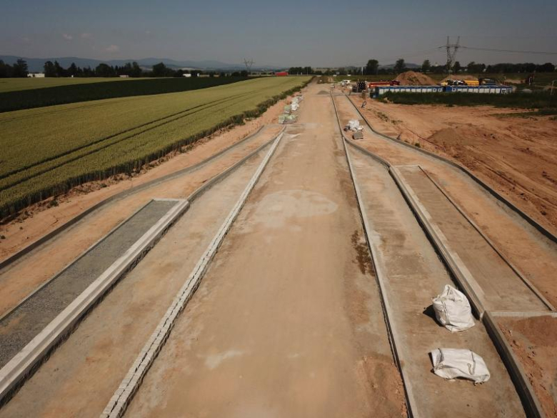 Prace przy drogach dojazdowych do EURO-PARK Ząbkowice nabierają tempa