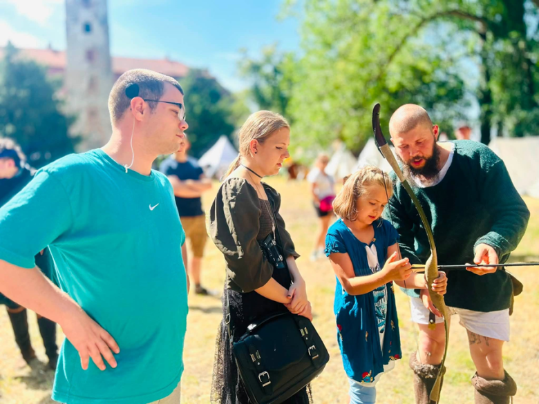 Średniowieczny Piknik w Dworku Służejów przyciągnął miłośników historii
