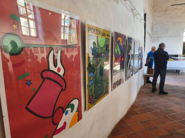 Plakaty dwóch mistrzów polskiej grafiki w Galerii Sztuki przy Cerkwi