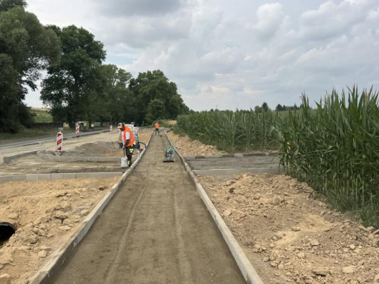 Trwa budowa dojazdu do strefy inwestycyjnej Euro-Park Ząbkowice. Inwestycja nabiera kształtów