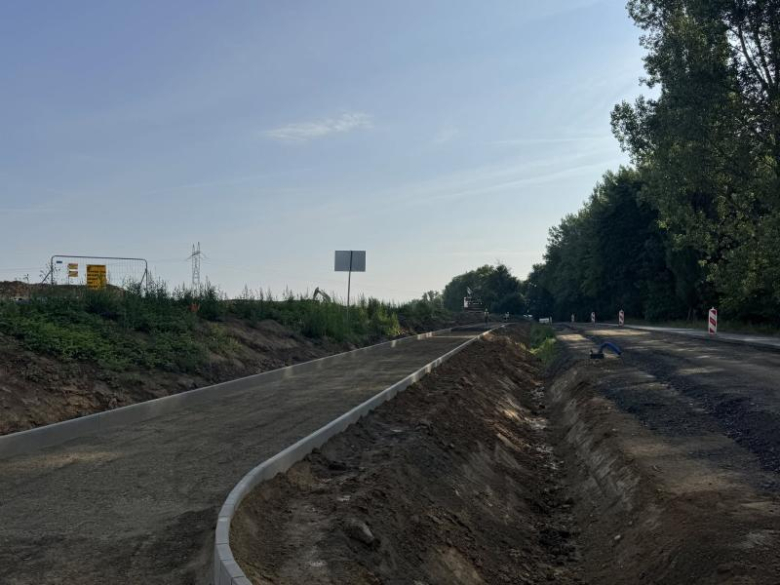 Trwa budowa dojazdu do strefy inwestycyjnej Euro-Park Ząbkowice. Inwestycja nabiera kształtów
