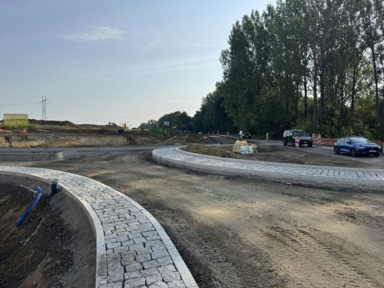 Trwa budowa dojazdu do strefy inwestycyjnej Euro-Park Ząbkowice. Inwestycja nabiera kształtów