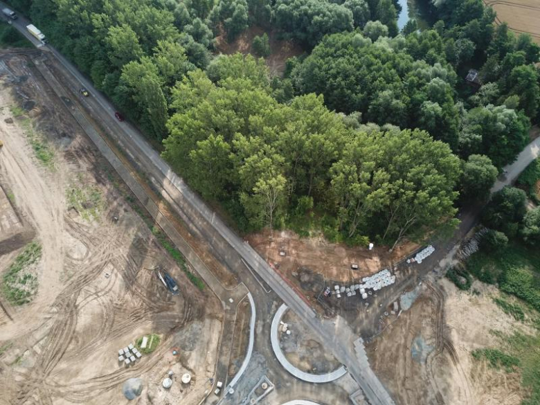 Trwa budowa dojazdu do strefy inwestycyjnej Euro-Park Ząbkowice. Inwestycja nabiera kształtów