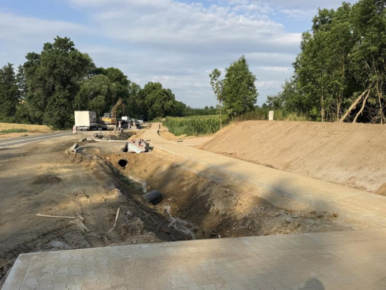 Trwa budowa dojazdu do strefy inwestycyjnej Euro-Park Ząbkowice. Inwestycja nabiera kształtów