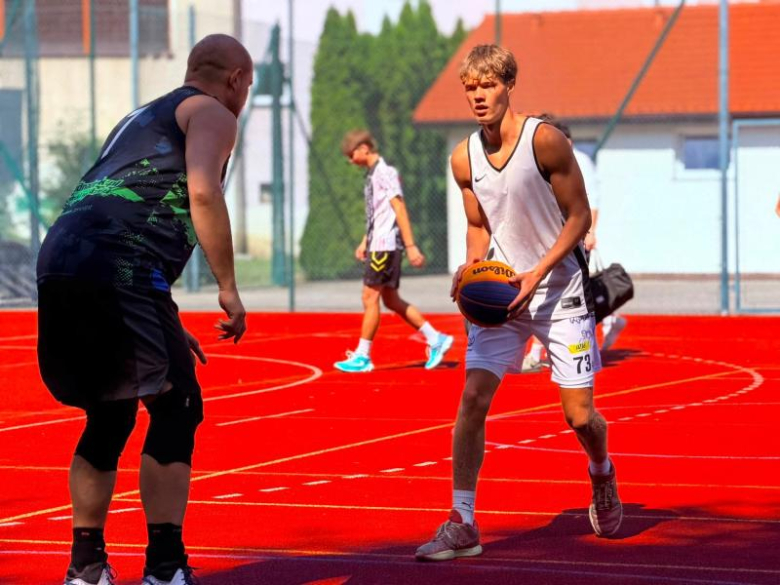 XI turniej streetballa na ziębickim orliku