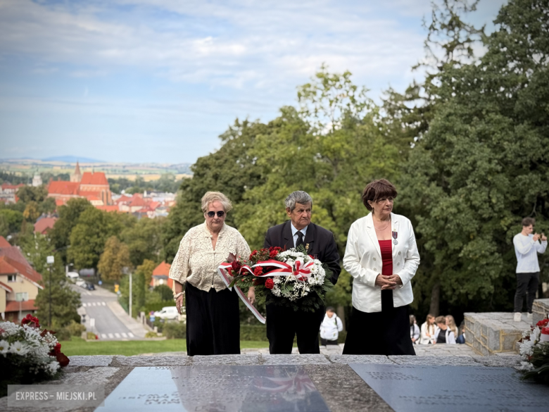 Powiatowa Uroczystość Kombatancka w Ziębicach. Oddali hołd bohaterom