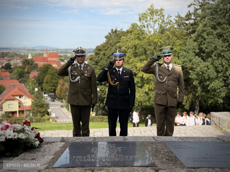 Powiatowa Uroczystość Kombatancka w Ziębicach. Oddali hołd bohaterom