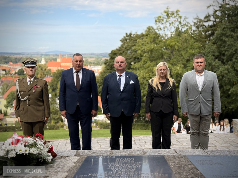 Powiatowa Uroczystość Kombatancka w Ziębicach. Oddali hołd bohaterom