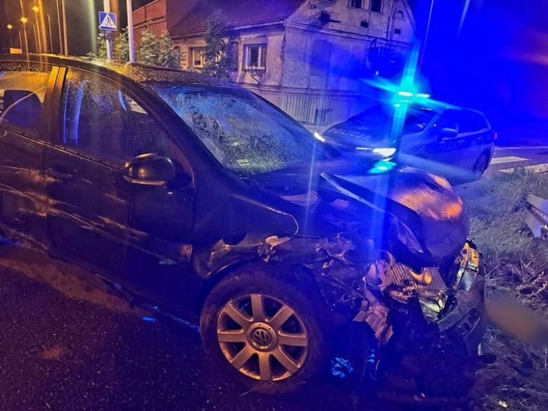 Nocna jazda zakończona na barierach. 30-latek miał 1,5 promila i cofnięte uprawnienia