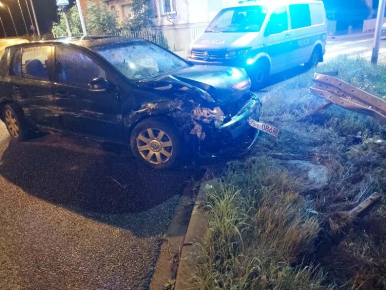 Nocna jazda zakończona na barierach. 30-latek miał 1,5 promila i cofnięte uprawnienia
