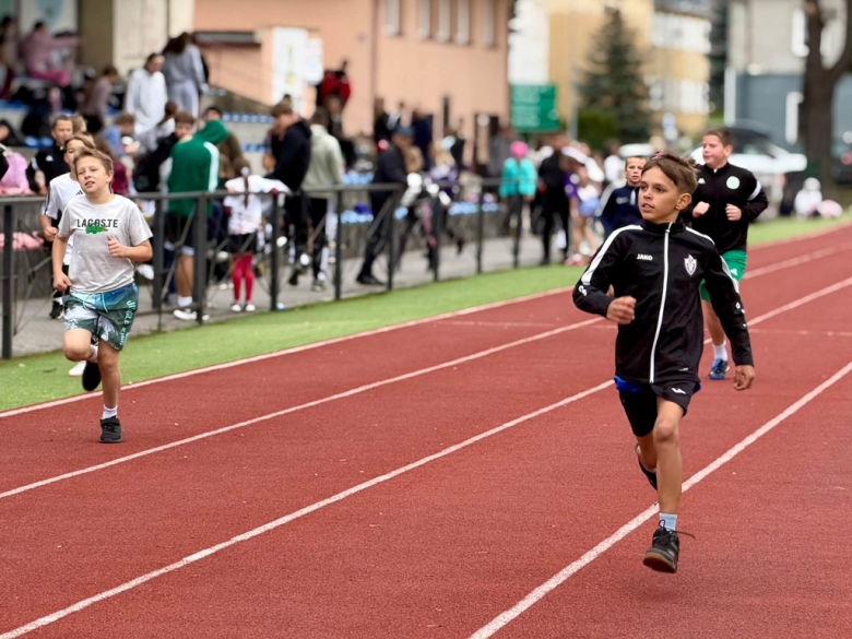 Na Stadionie Miejskim w Ziębicach odbył się III Miting Lekkoatletyczny „Witaj Szkoło”. Uczniowie ryw