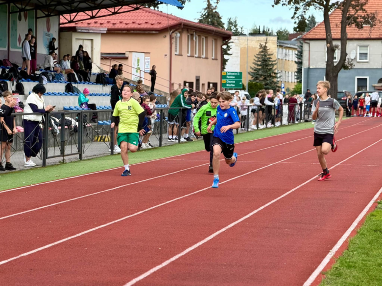 Na Stadionie Miejskim w Ziębicach odbył się III Miting Lekkoatletyczny „Witaj Szkoło”. Uczniowie ryw
