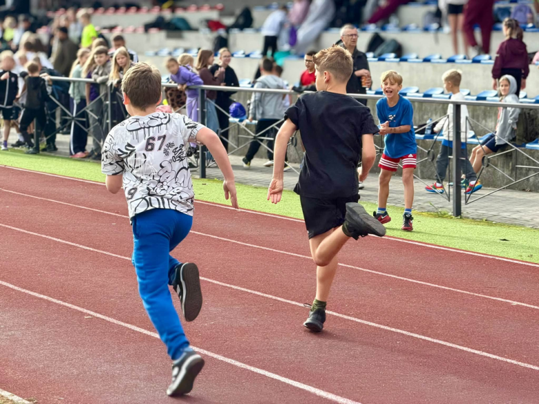 Na Stadionie Miejskim w Ziębicach odbył się III Miting Lekkoatletyczny „Witaj Szkoło”. Uczniowie ryw