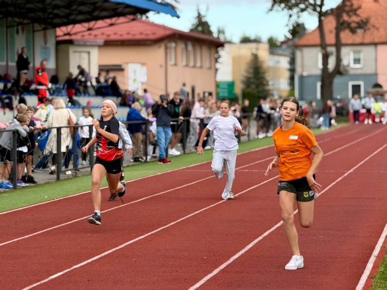 Na Stadionie Miejskim w Ziębicach odbył się III Miting Lekkoatletyczny „Witaj Szkoło”. Uczniowie ryw
