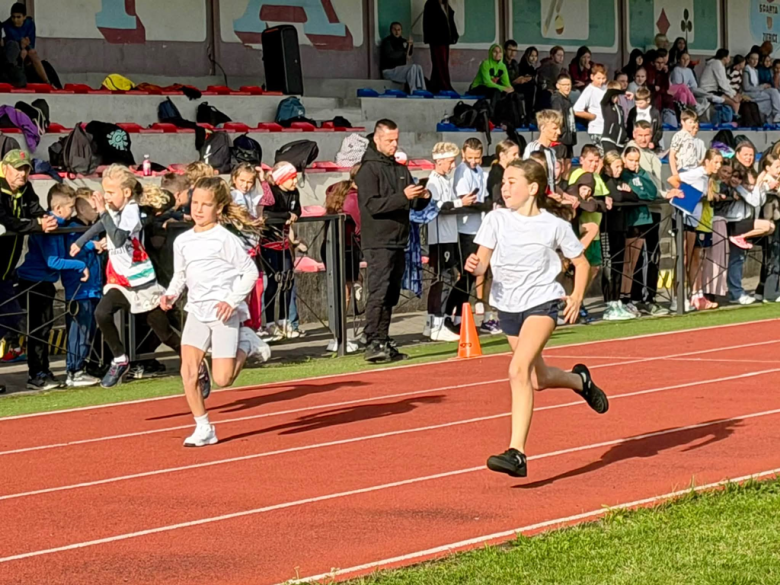 Na Stadionie Miejskim w Ziębicach odbył się III Miting Lekkoatletyczny „Witaj Szkoło”. Uczniowie ryw
