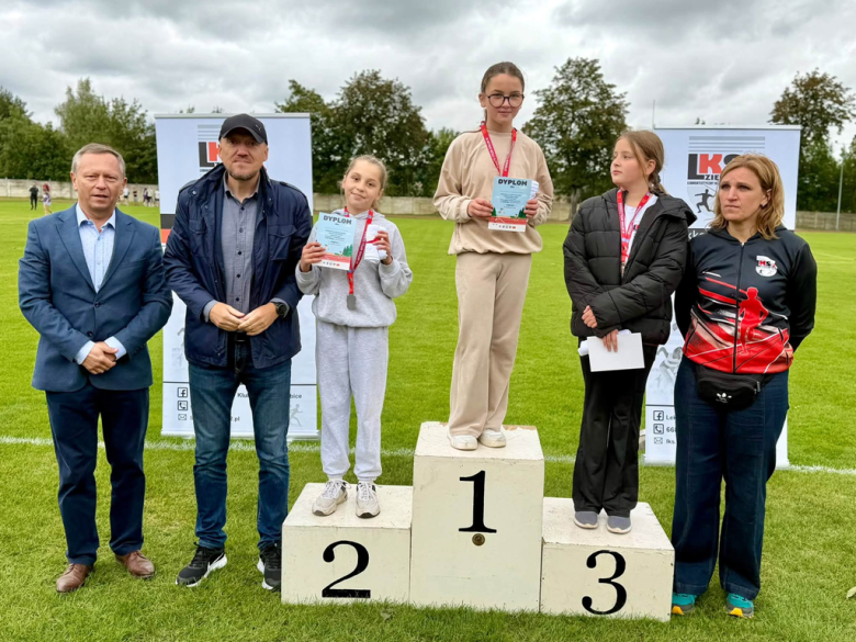 Na Stadionie Miejskim w Ziębicach odbył się III Miting Lekkoatletyczny „Witaj Szkoło”. Uczniowie ryw
