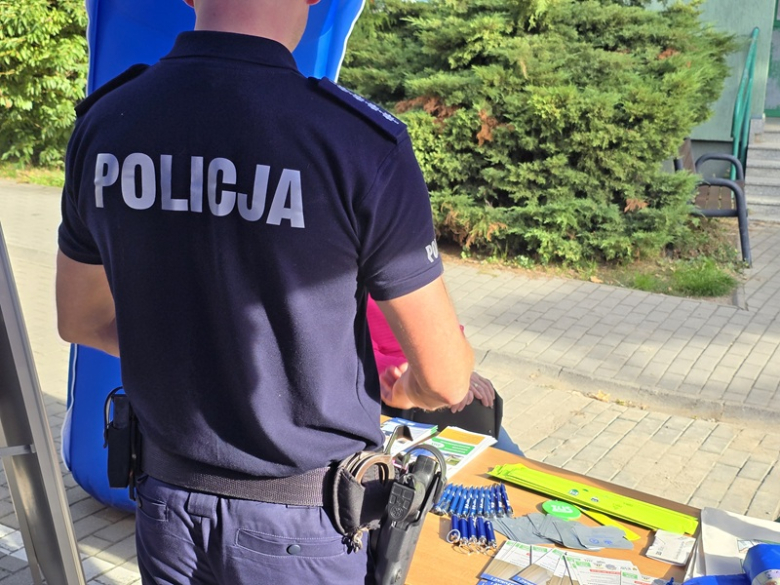 Nie daj się złapać na telefon! Policja i ZUS ostrzegają seniorów