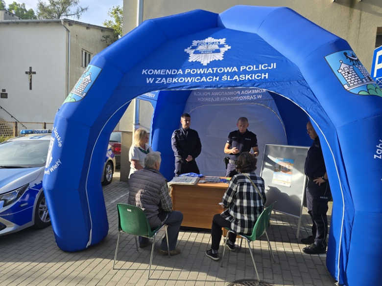 Nie daj się złapać na telefon! Policja i ZUS ostrzegają seniorów