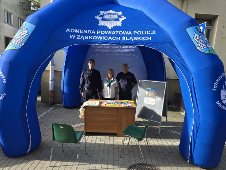 Nie daj się złapać na telefon! Policja i ZUS ostrzegają seniorów