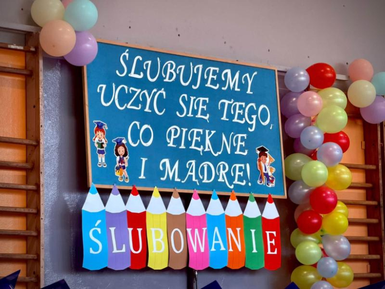 Uroczyste pasowanie pierwszoklasistów w Szkole Podstawowej w Henrykowie