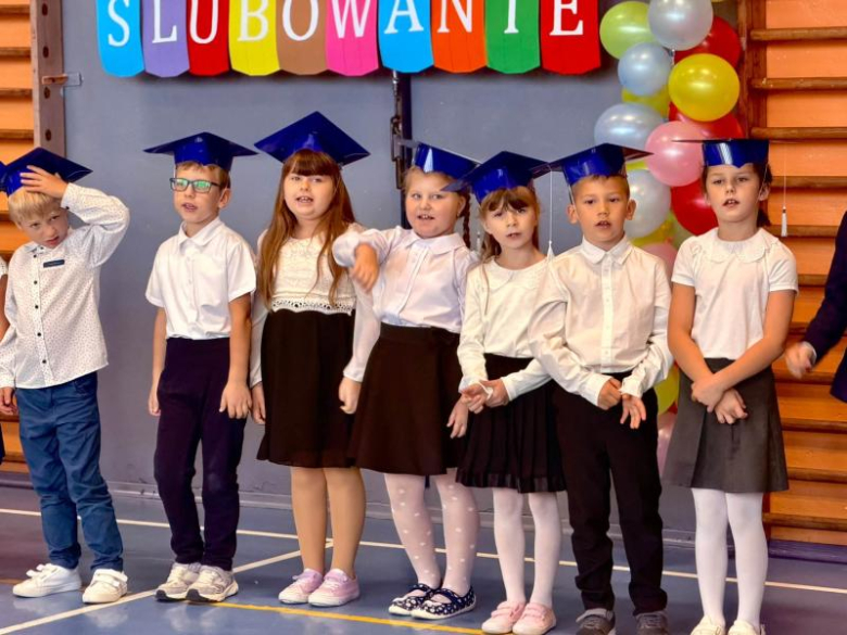 Uroczyste pasowanie pierwszoklasistów w Szkole Podstawowej w Henrykowie