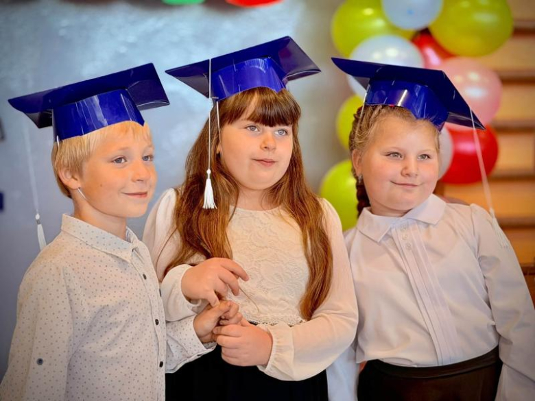 Uroczyste pasowanie pierwszoklasistów w Szkole Podstawowej w Henrykowie