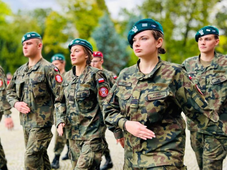 Kadeci z Henrykowa złożyli ślubowanie. Wyróżniono także nauczycieli