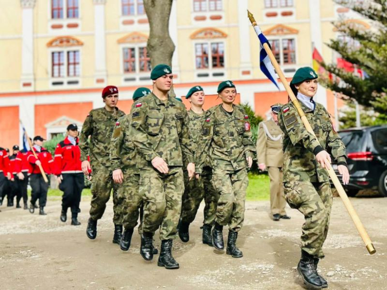 Kadeci z Henrykowa złożyli ślubowanie. Wyróżniono także nauczycieli