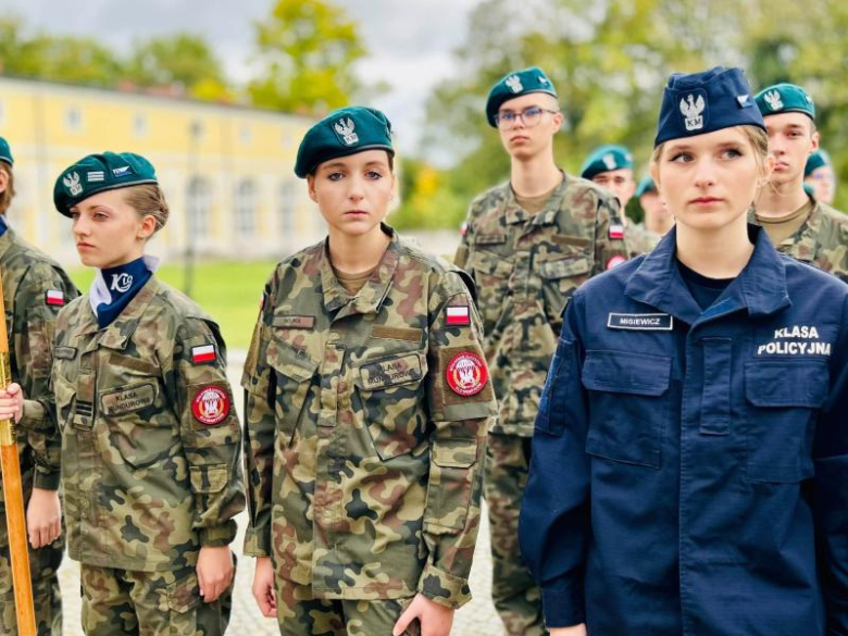 Kadeci z Henrykowa złożyli ślubowanie. Wyróżniono także nauczycieli