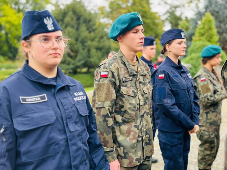 Kadeci z Henrykowa złożyli ślubowanie. Wyróżniono także nauczycieli