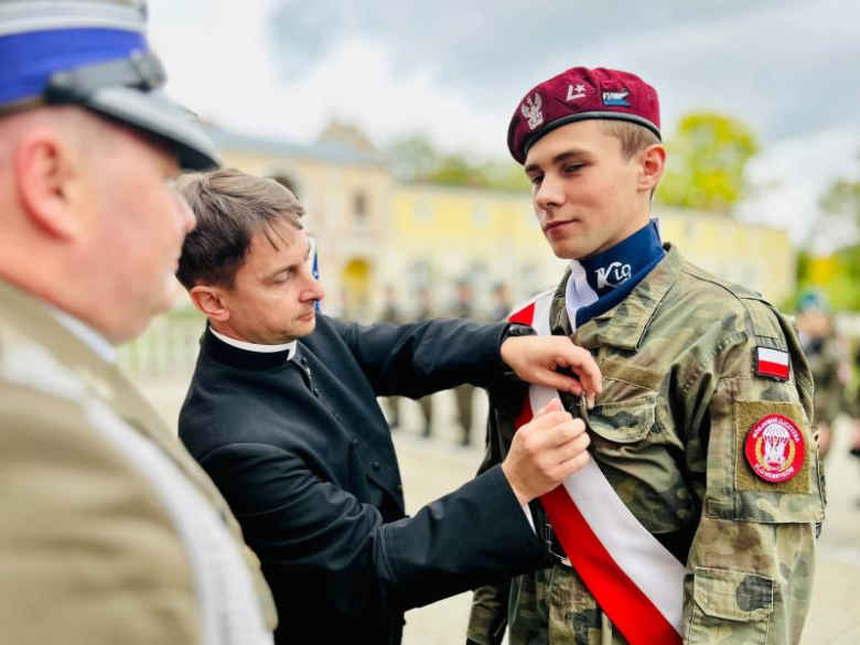 Kadeci z Henrykowa złożyli ślubowanie. Wyróżniono także nauczycieli