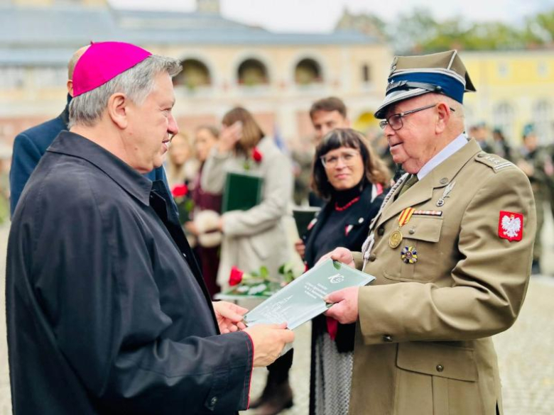 Kadeci z Henrykowa złożyli ślubowanie. Wyróżniono także nauczycieli