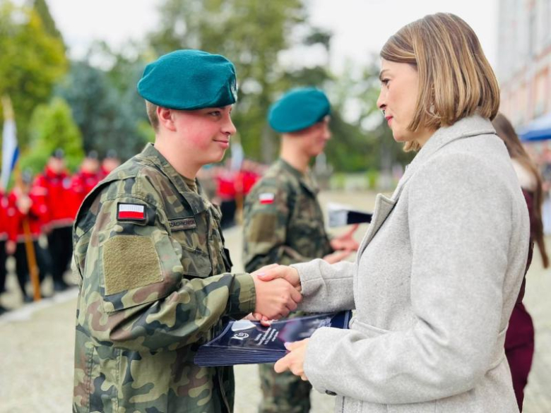 Kadeci z Henrykowa złożyli ślubowanie. Wyróżniono także nauczycieli