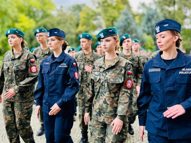 Kadeci z Henrykowa złożyli ślubowanie. Wyróżniono także nauczycieli