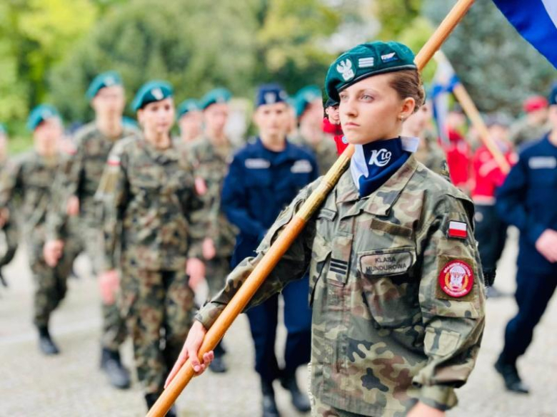 Kadeci z Henrykowa złożyli ślubowanie. Wyróżniono także nauczycieli