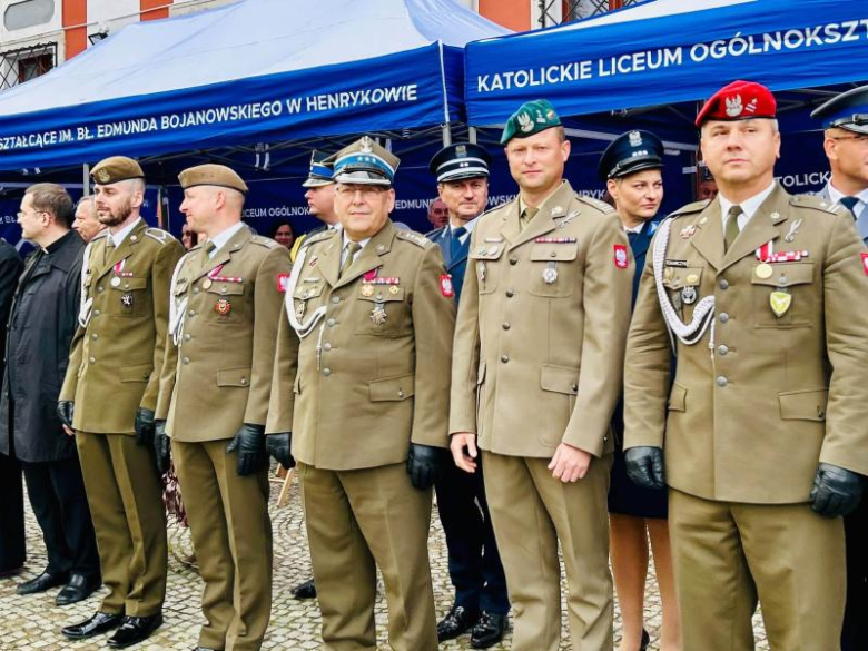 Kadeci z Henrykowa złożyli ślubowanie. Wyróżniono także nauczycieli