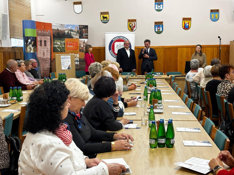 „Senior w roli głównej”. Konferencja zdrowotna w Starostwie Powiatowym