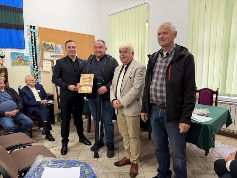 Młodzi wędkarze wyróżnieni podczas zebrania koła PZW w Kamieńcu Ząbkowickim