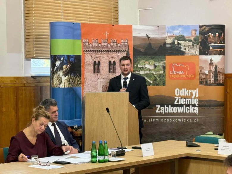 Hałas przy ul. Przemysłowej, plany Wód Polskich i apel o budowę S46. O czym debatowała rada powiatu?