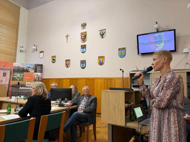 Hałas przy ul. Przemysłowej, plany Wód Polskich i apel o budowę S46. O czym debatowała rada powiatu?