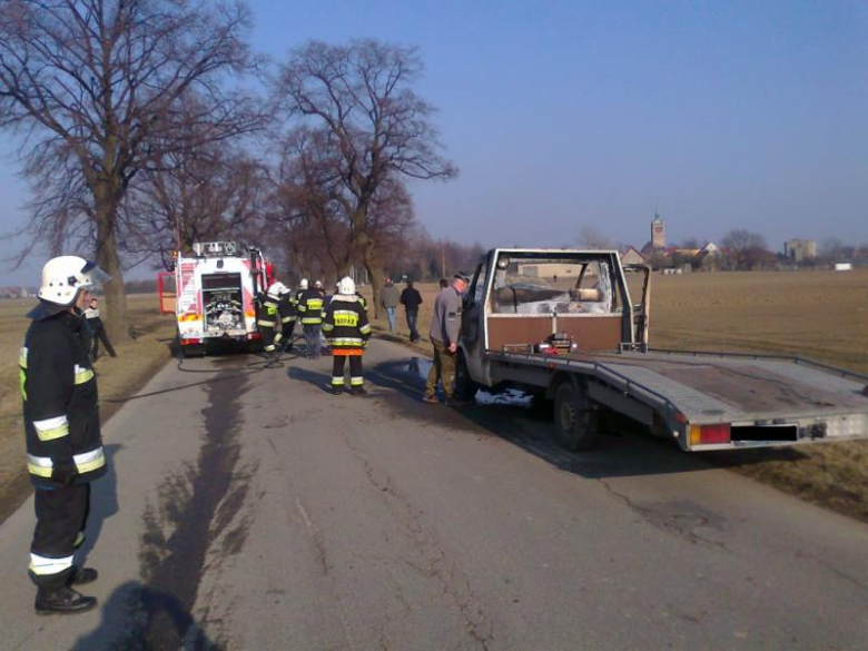 Pożar samochodu na drodze Bardo - Przyłęk