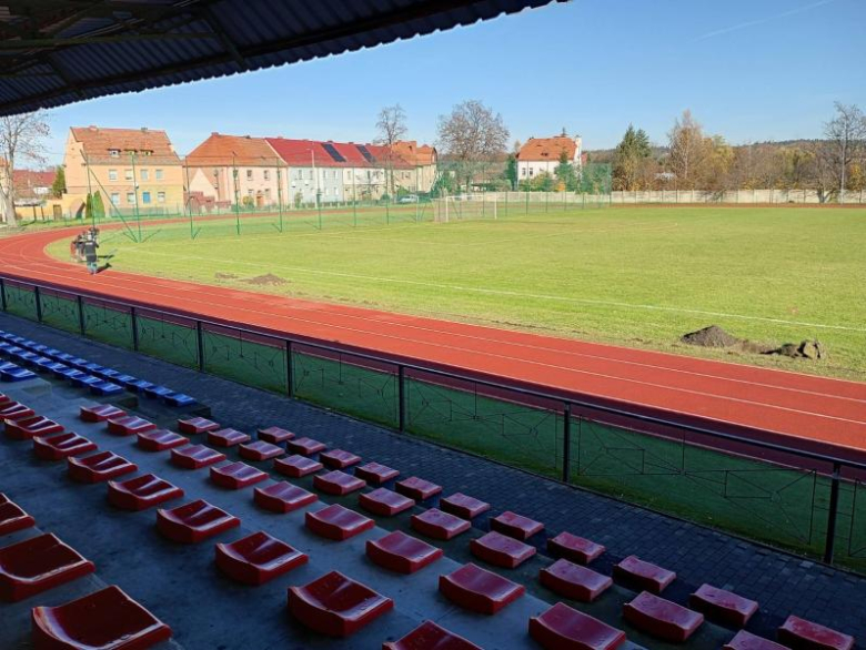 Ruszyły prace przy systemie nawadniania na Stadionie Miejskim w Ziębicach