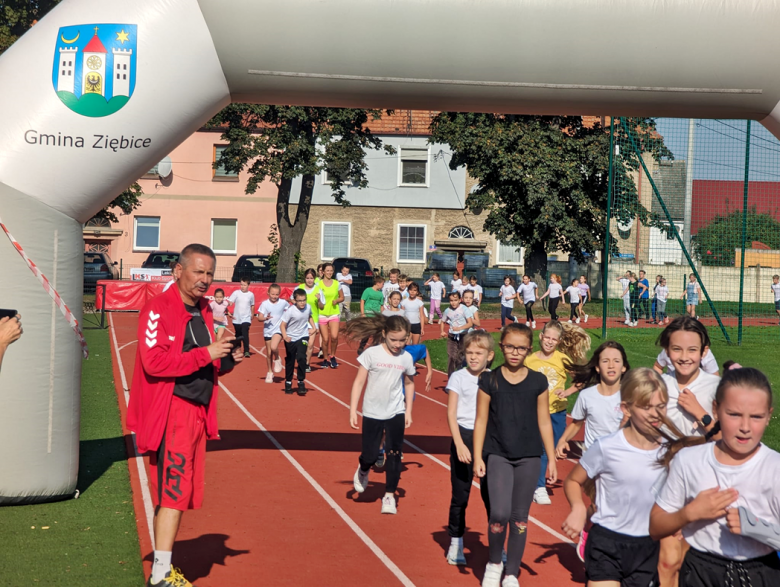 	„Bieg Orląt” na stadionie miejskim w Ziębicach