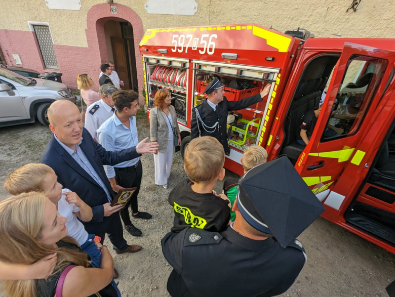 Nowy wóz strażacki dla Ochotniczej Straży Pożarnej w Witostowicach [foto]