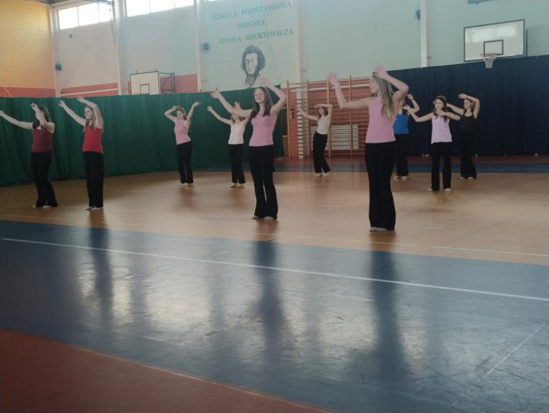 Uroczyste obchody Dnia Edukacji Narodowej w Zespole Szkolno-Przedszkolnym w Ciepłowodach