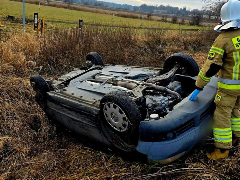 Dachowanie volkswagena w Wadochowicach